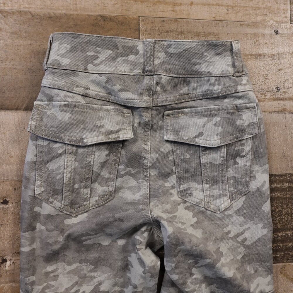 Spanx Stretch Twill Cargo Pants women's extra small urban camo - Picture 11 of 12